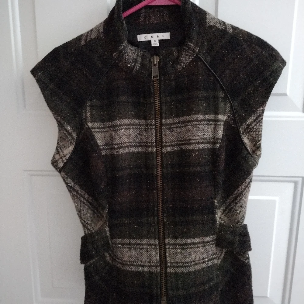 Vest - Picture 2 of 5